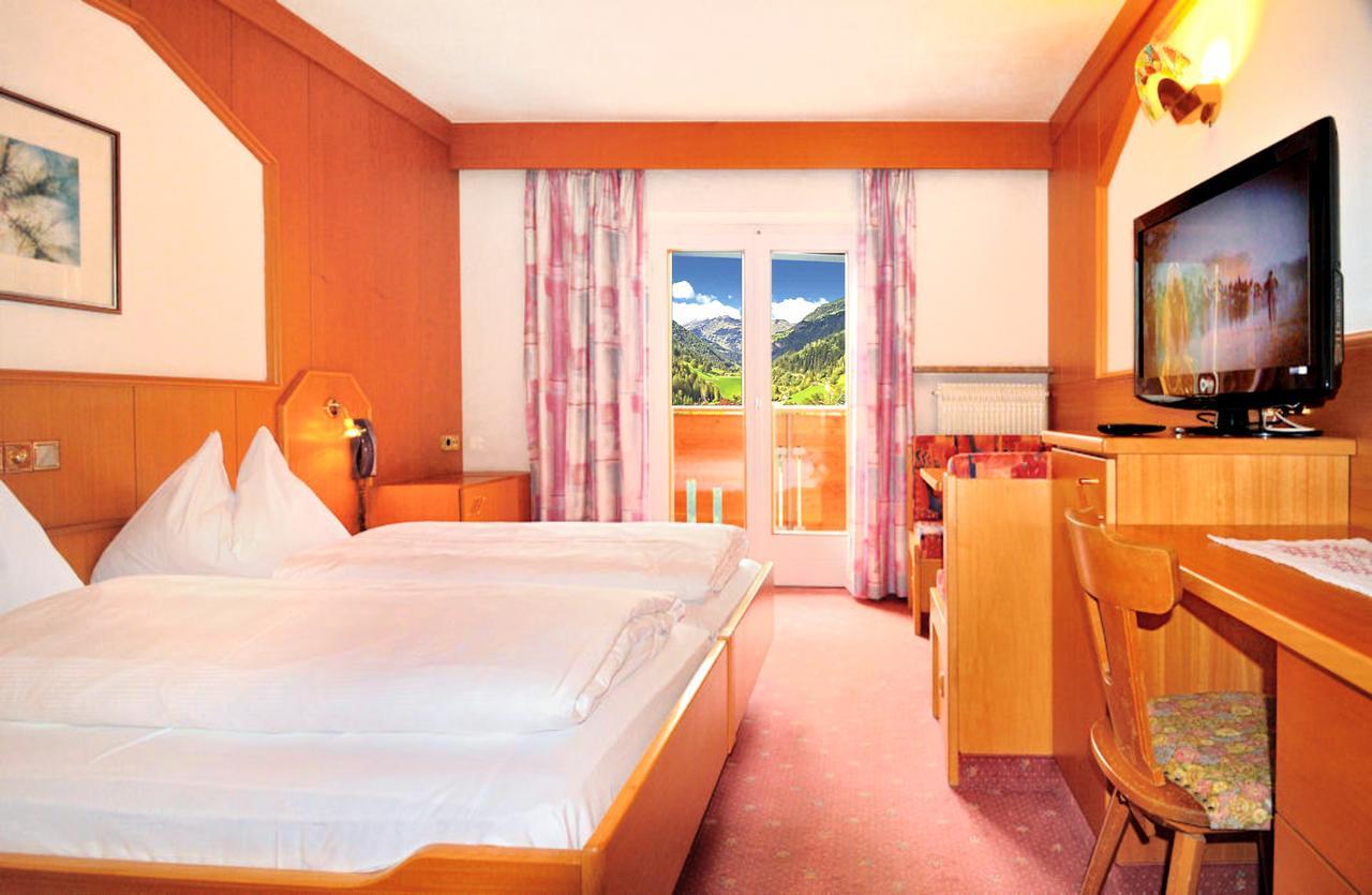 Pension Alpenhof San Leonhard in Passeier Exteriör bild